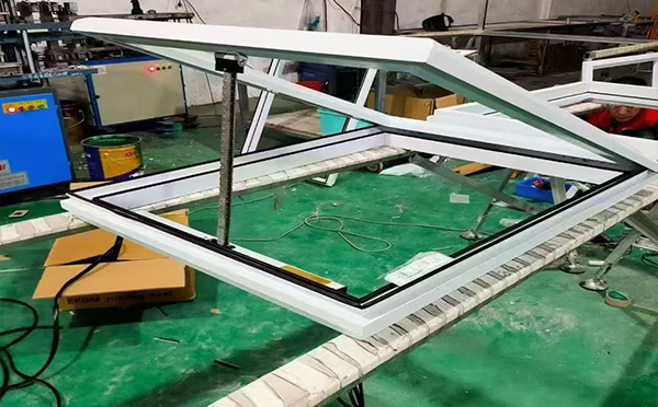 某地下车库出入口扶风排烟窗配置工程