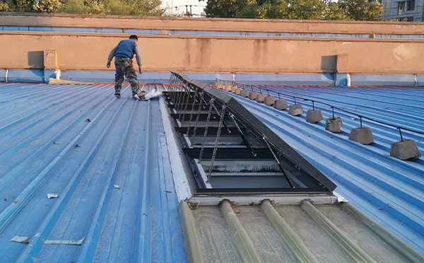 某区域性物流仓储中心扶风排烟窗系统安装项目